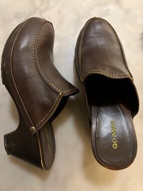 Gomax Brown Wooden Women's Slip-On Clogs